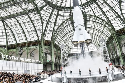 chanel rocket show|Chanel space station fall 2017.